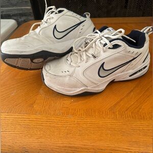 Size 10 Nike Air Monarchs IV Cross Trainers